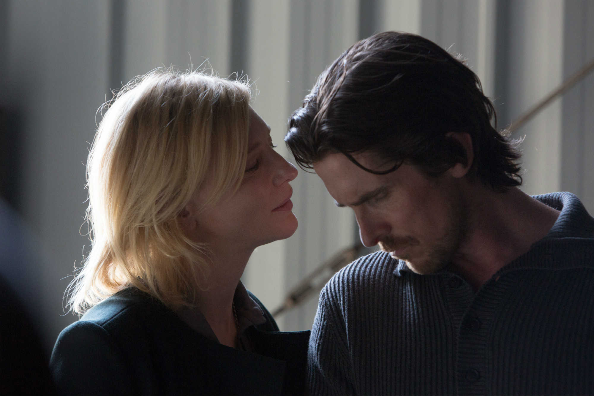 Christian Bale, Cate Blanchett. Stillbildsfoto: Melinda Sue Gordon. © Dogwood Pictures, LLC. All Rights Reserved.